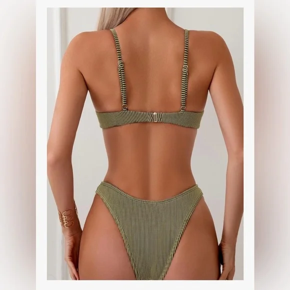 Bikini Cheeky High Cut Size Medium NWOT (liner in bottoms) - Picture 3 of 10